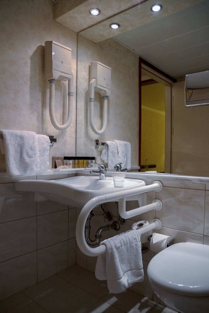 Фото Mediterranean Hotel