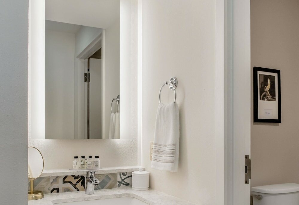 Фото St Charles Coach House, Ascend Hotel Collection