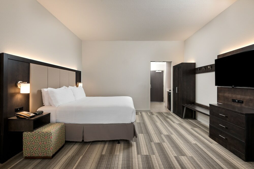 Фото Holiday Inn Express & Suites Lakeland South, an Ihg Hotel