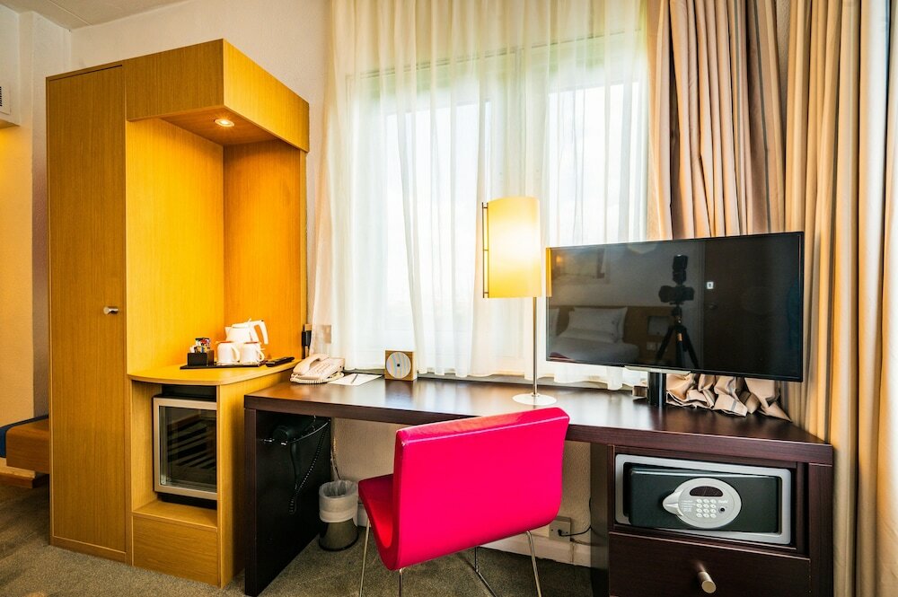 Фото Novotel London West