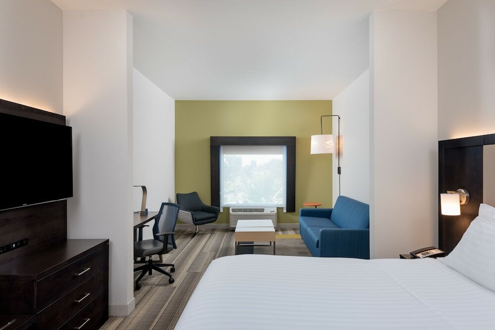 Фото Holiday Inn Express & Suites Lakeland South, an Ihg Hotel