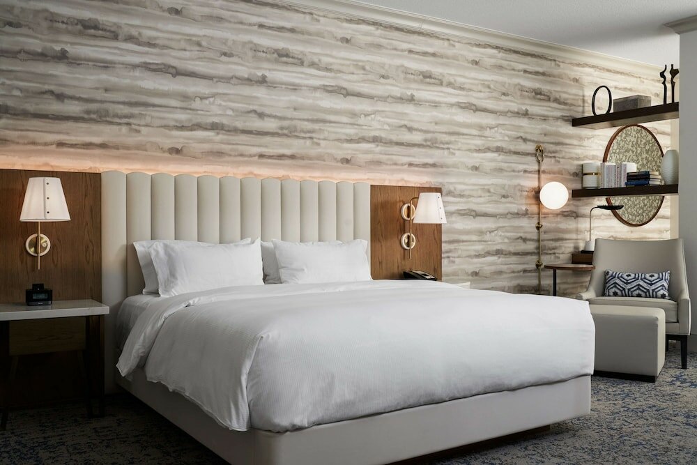 Фото DoubleTree by Hilton Hotel Dallas – Love Field