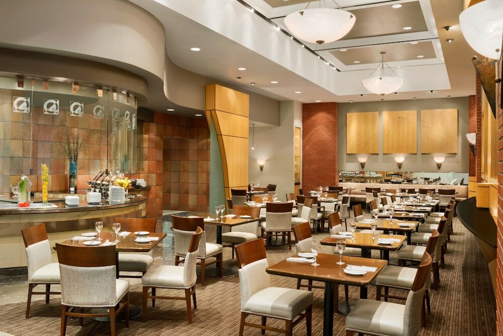 Фото DoubleTree by Hilton Hotel Toronto Downtown
