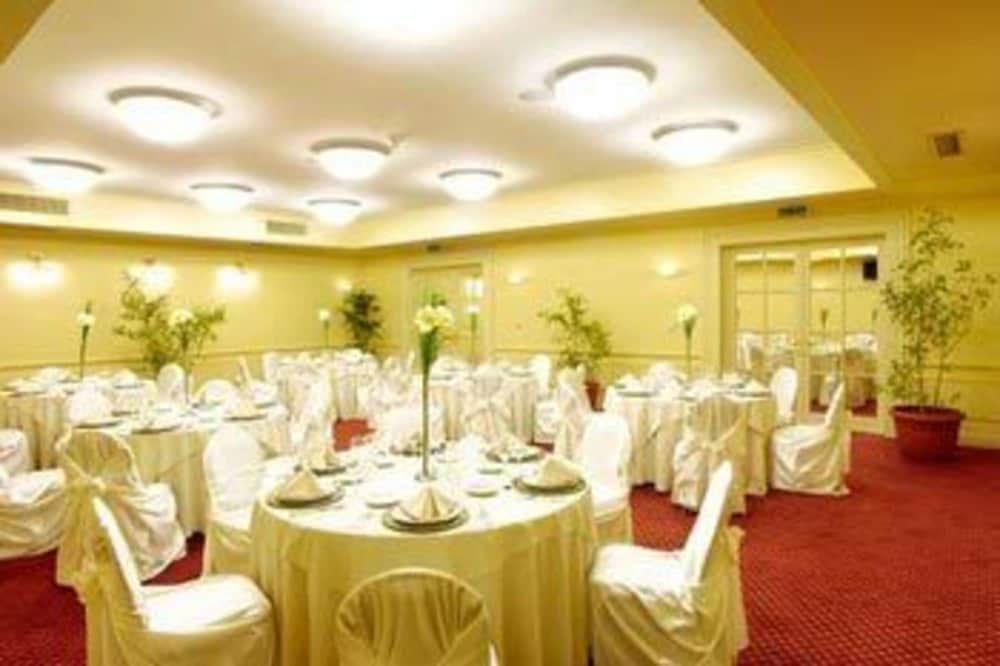 Фото Austral Hotel