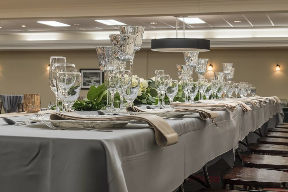 Фото Four Points by Sheraton Edmonton South