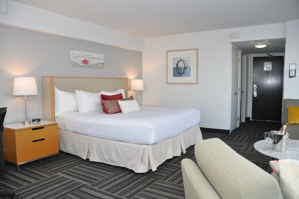 Фото Coast Bastion Hotel