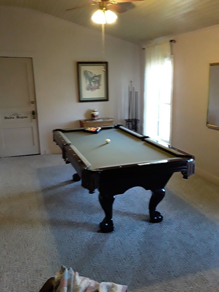 Фото Hall Place Bed and Breakfast