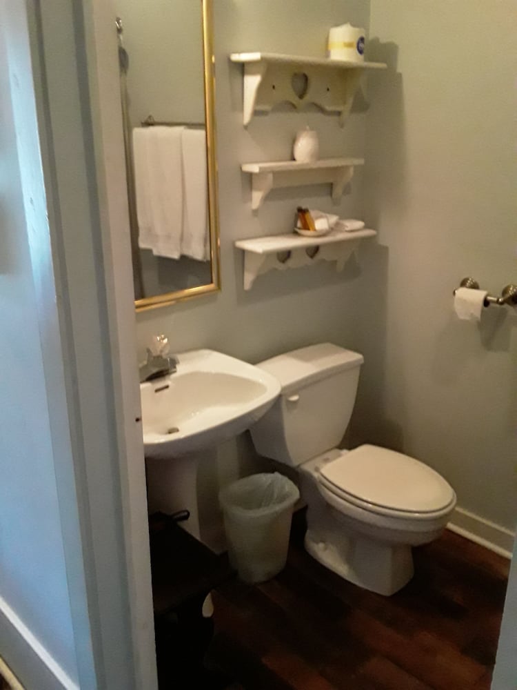 Фото Hall Place Bed and Breakfast