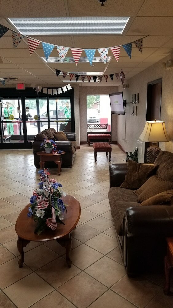 Фото Super 8 by Wyndham Grayson