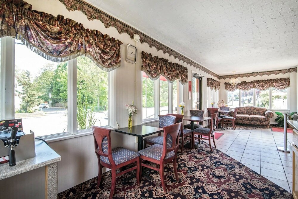 Фото Econo Lodge Brattleboro