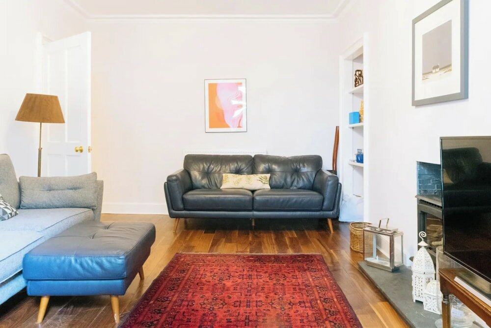 Фото Spacious & Welcoming 2bd Flat - Edinburgh