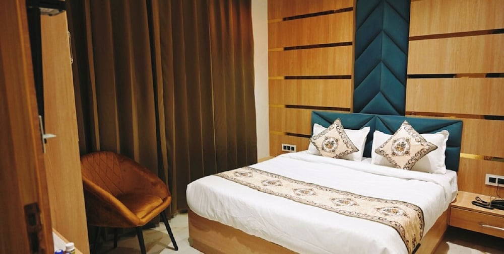 Фото Hotel The Posh