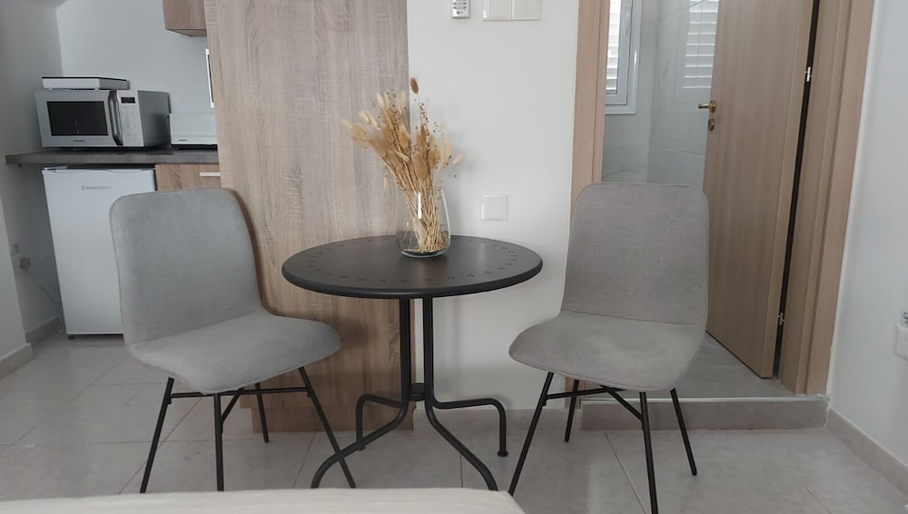 Фото Phaedrus Living: Alkminis Seaside Luxury Flat 01