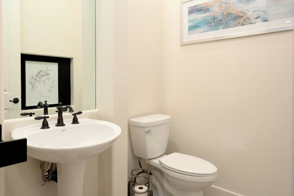 Фото Luxury Resort Style Living w Pool & Jacuzzi