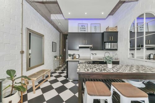 Гостиница Modern Industrial 1bd Apartment - Cape Town в Кейптауне