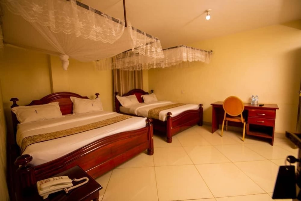 Фото G One Hotel