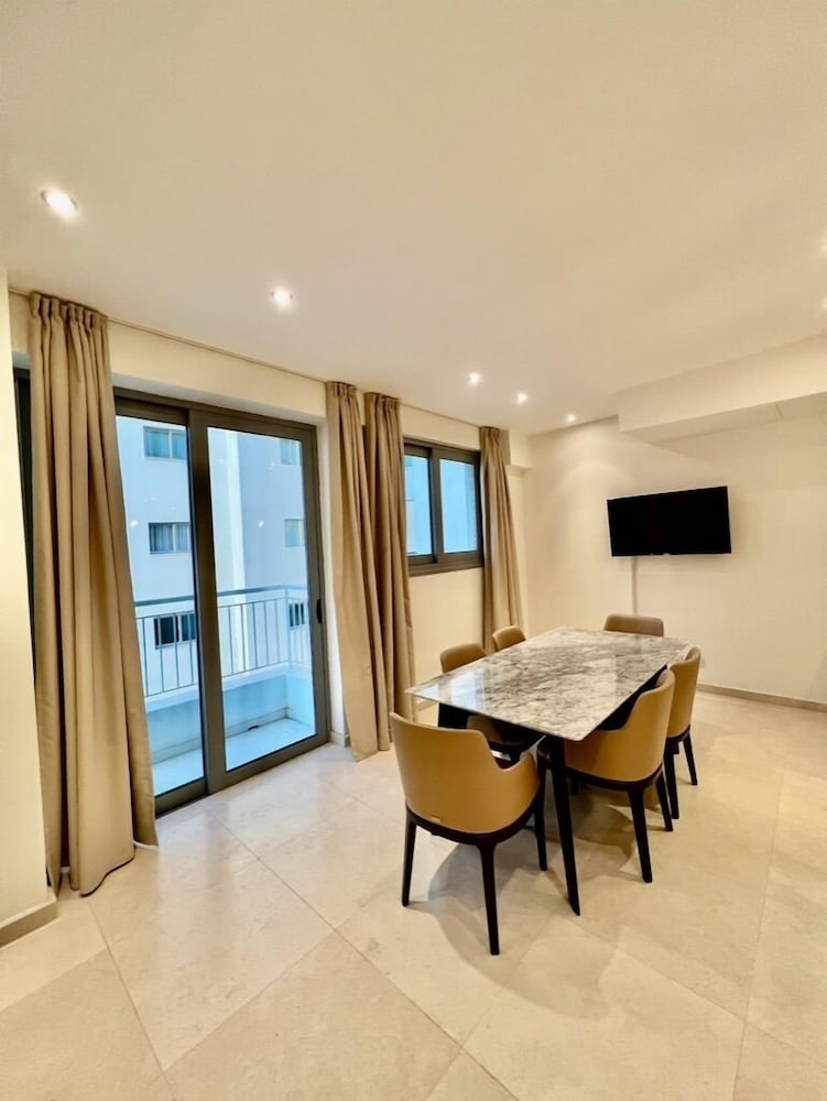 Фото Aphrodite Plaza