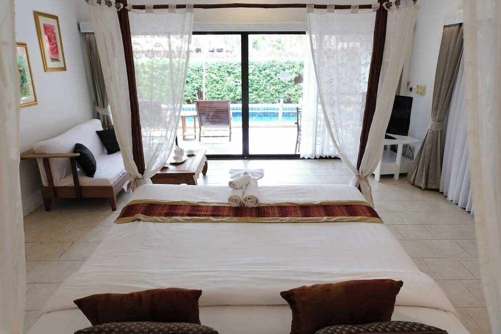 Фото Villa Raya Private Pool Villas Resort