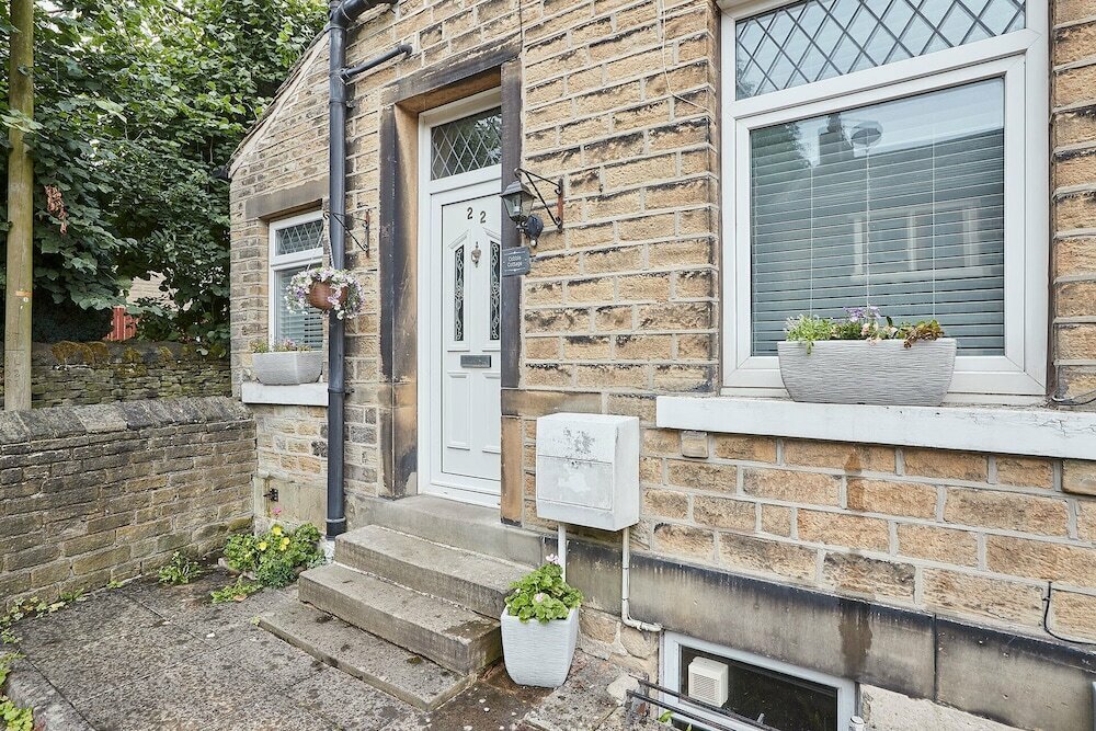 Hotel Host Stay Cobble Cottage, Huddersfield, photo