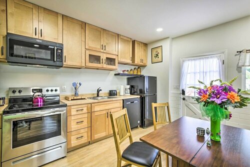 Гостиница Sunny Bonita Studio ~ 5 Mi to Historic Dtwn! в Нейшнел Сити