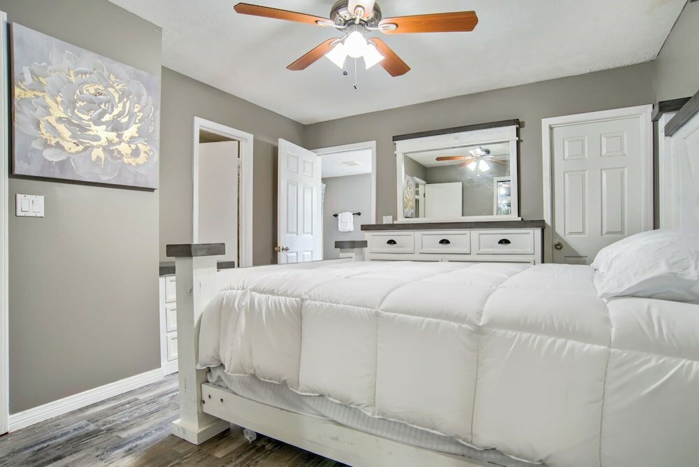 Фото White Sand Condo