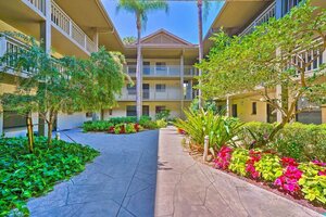 Гостиница Coastal Bonita Springs Gem: Shop, Dine & Swim