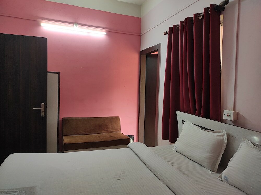 Фото Sawkmie Hotel