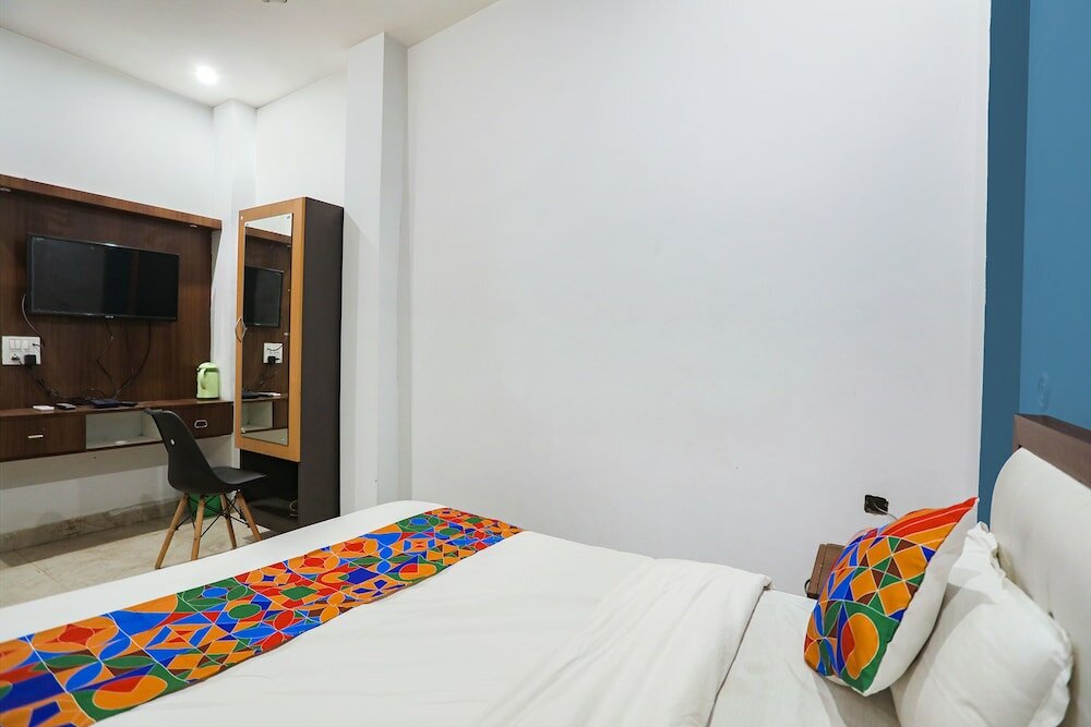 Фото Fabhotel Usha Continental