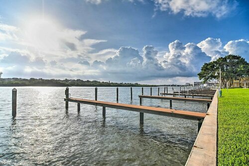 Гостиница Indian Shores Condo w Dock & Beach Access!