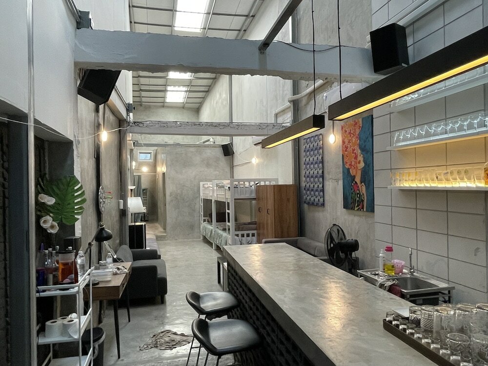 Фото Old Bar Bangkok House