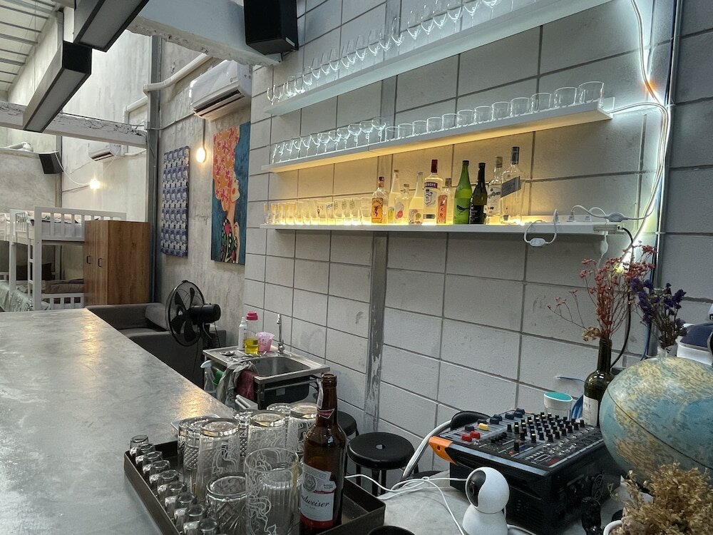 Фото Old Bar Bangkok House