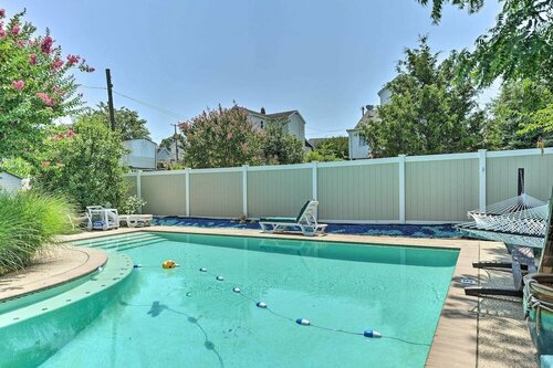 Гостиница Baltimore Home Base w Pool, Hot Tub & Grill! в Балтиморе