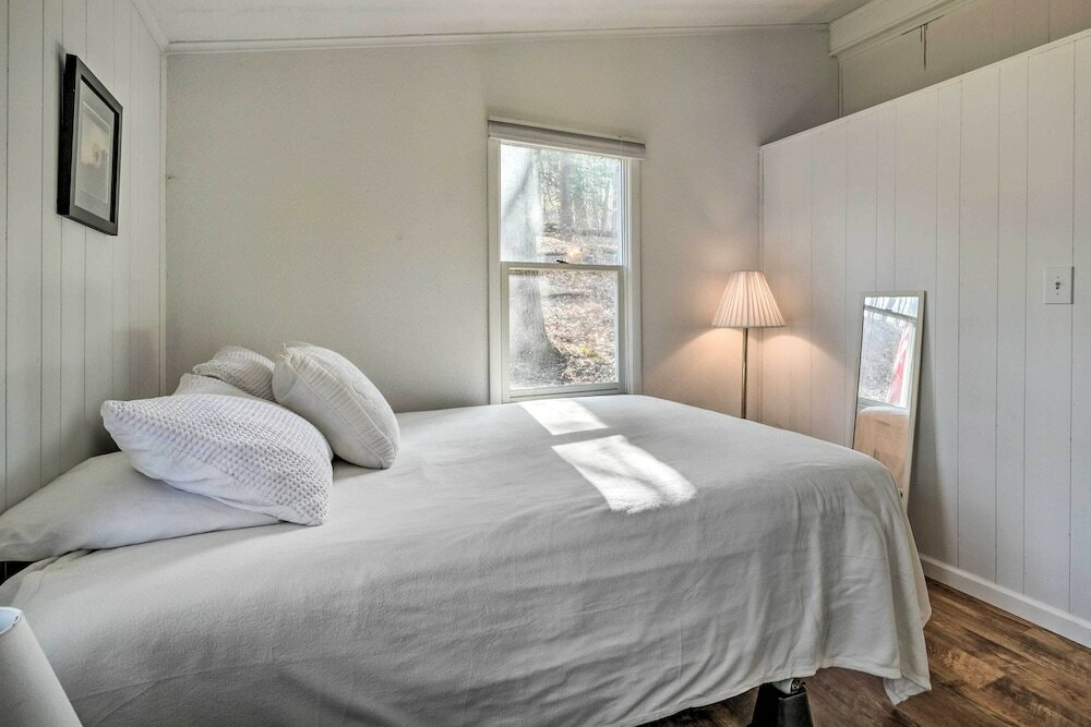 Фото Unplugged Mountain Retreat With Porch Swings!