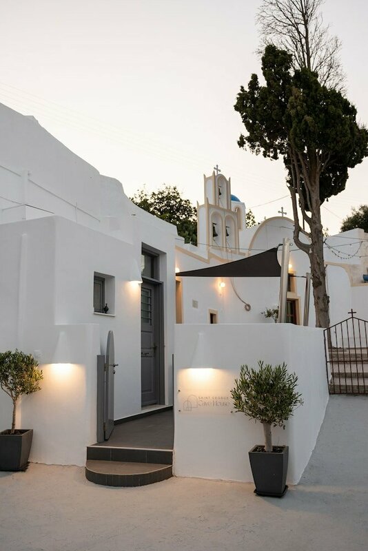 Гостиница Saint George Cave House в Фире