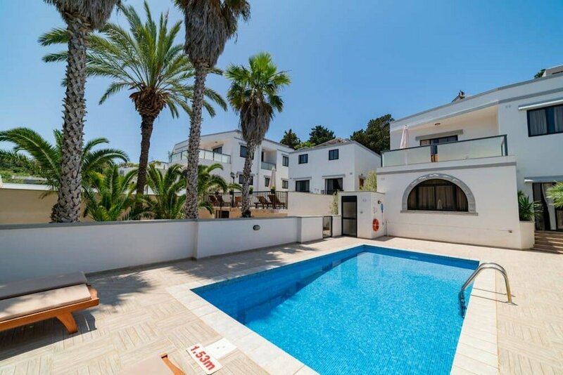 Гостиница Villa Hibiscus 3 Bedroom Villa With Private Pool