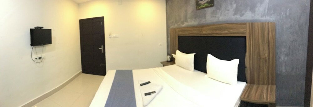 Фото Hotel Queen Residency