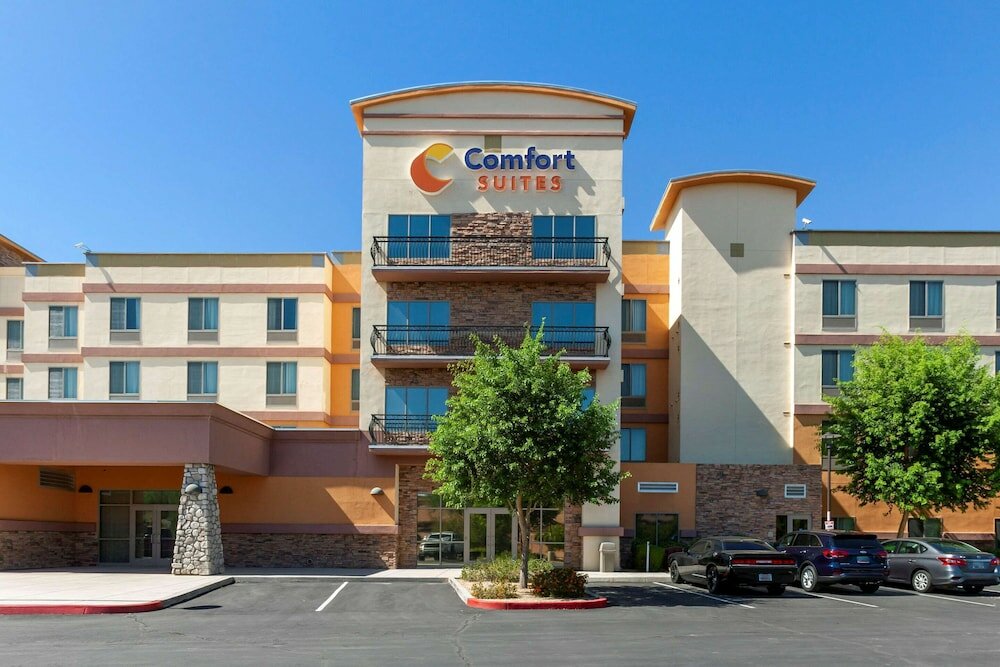 Фото Comfort Suites Glendale - State Farm Stadium Area