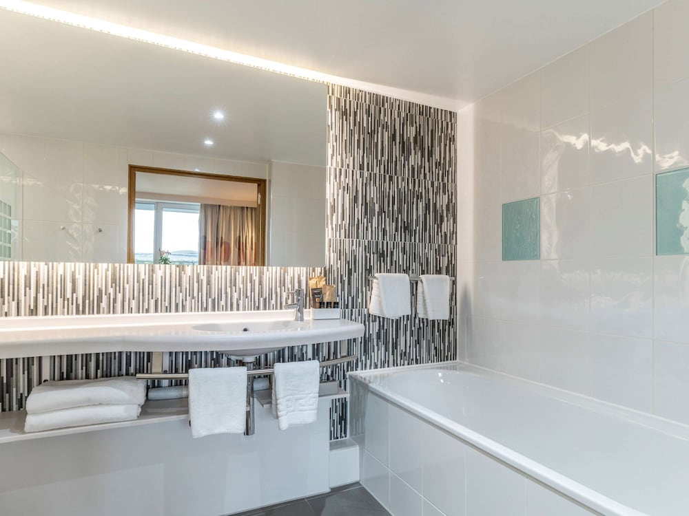 Фото Novotel Edinburgh Park