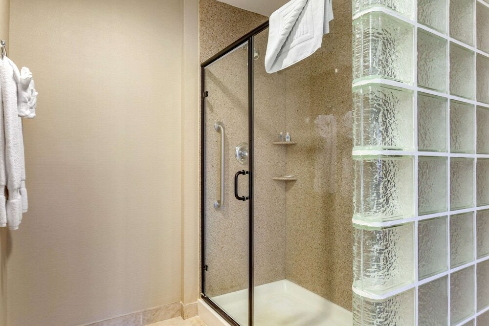 Фото Comfort Suites Glendale - State Farm Stadium Area