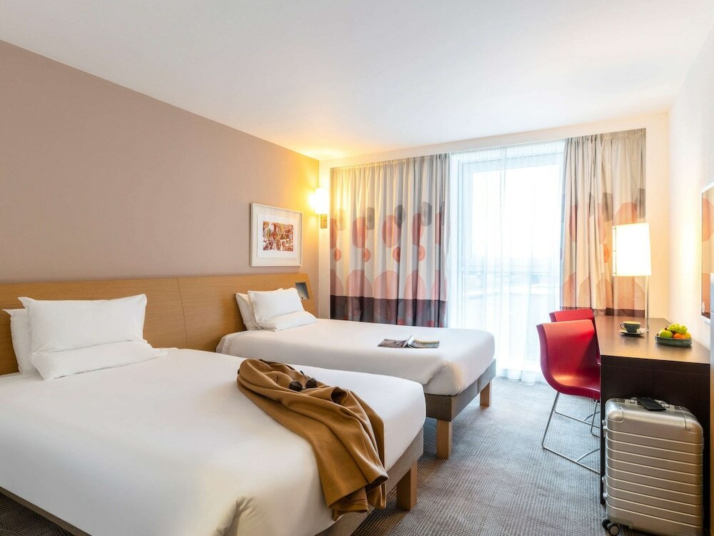 Фото Novotel Edinburgh Park