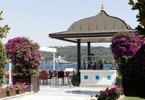 Гостиница Four Seasons Istanbul at the Bosphorus в Бешикташе