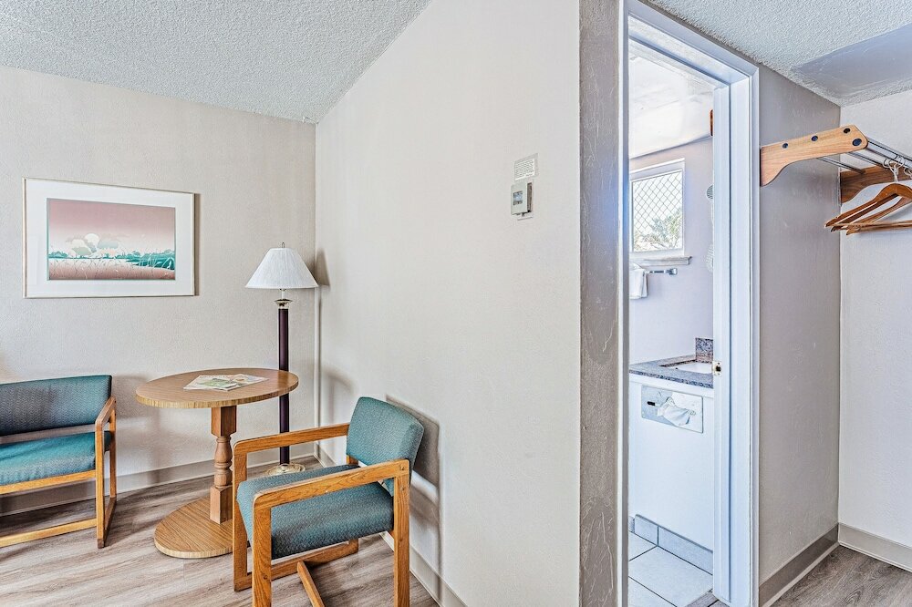 Фото Coastal Breeze Inn