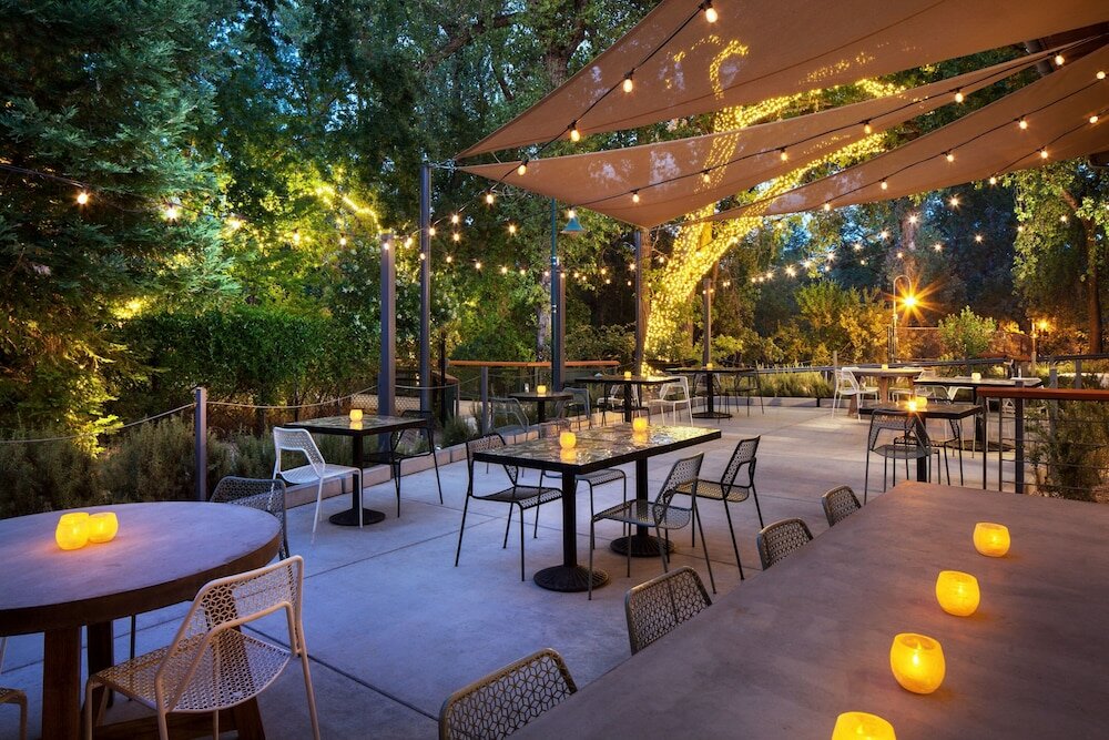 Фото Sheraton Redding Hotel at the Sundial Bridge