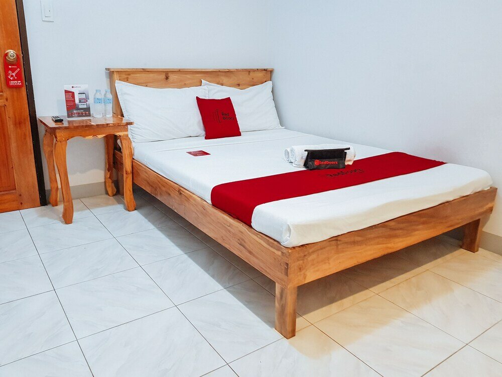 Фото RedDoorz near Ramiro Community Hospital