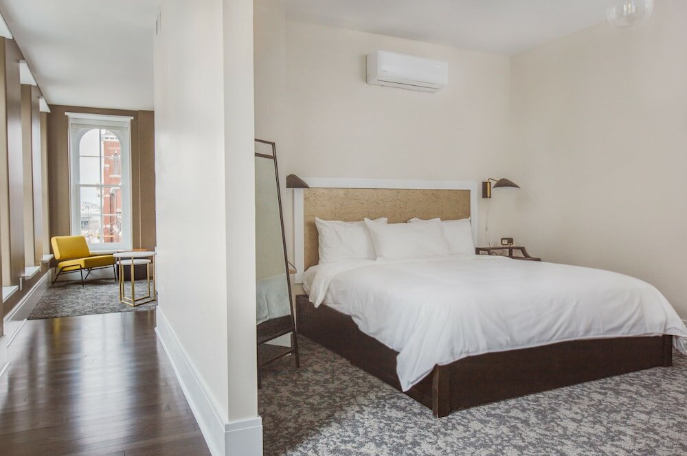 Фото Hancock House