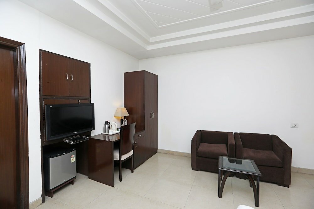 Фото Capital O 445 Impress Hotel