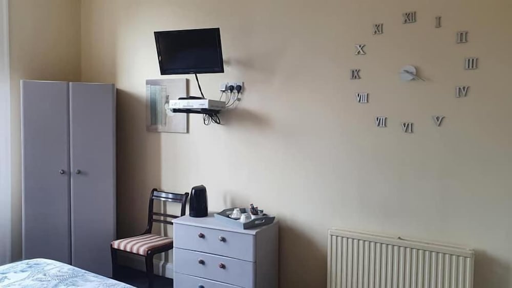 Фото The Neidpath Inn