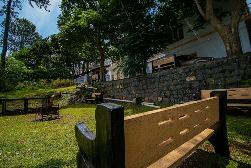 Гостиница Livgrand Clifton Inn Resort, Yercaud - Residenza в Салеме