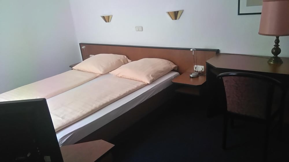 Фото Hotel Loewensteiner Hof Haus am Neuplatz