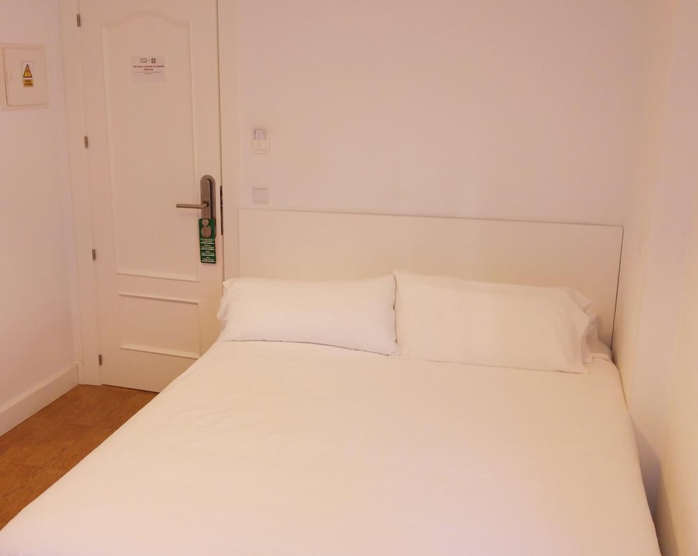 Фото Hostal Misericordia